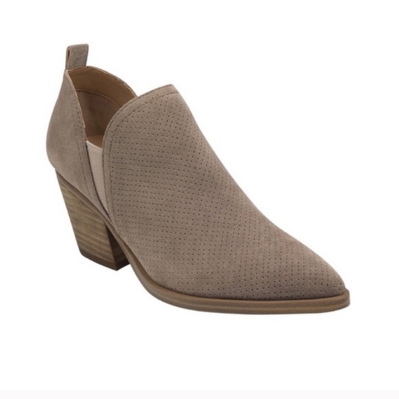 Marc Fisher Shoes - NWT Marc Fisher Dalar Taupe Suede Chelsea Bootie